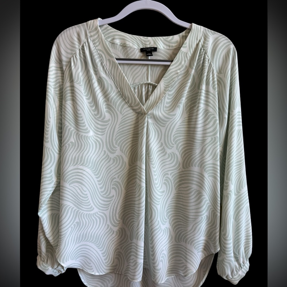Ann Taylor Blouse Medium Petite - Picture 2 of 9